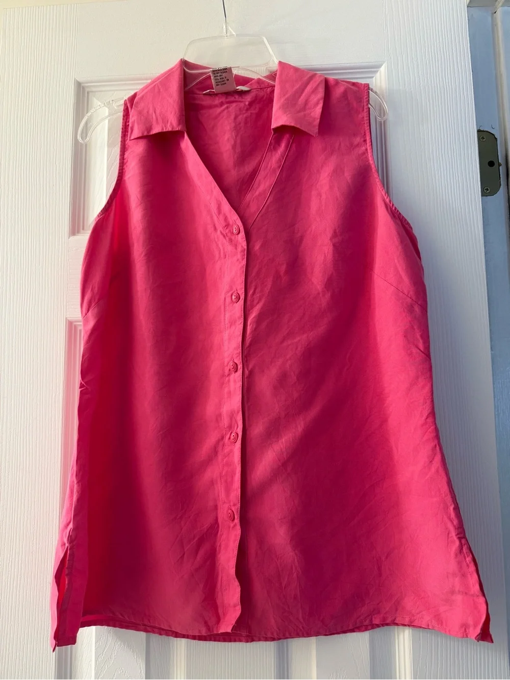 Sleeveless Button-Front Women’s Top in Bright Pink..Silk
